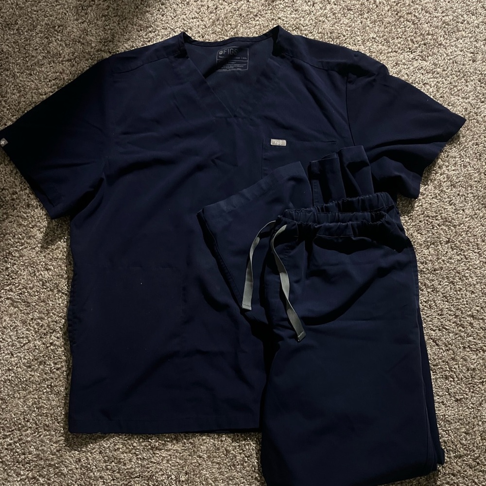 Men’s FIGs scrub set
